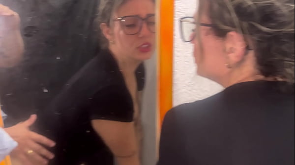 My hot wife inside the store’s clothing, crazy with lust, we couldn’t stand it, we fucked right there (sex in public)