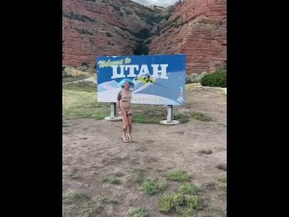 Sexy babe fully nude in front of strangers at a tourist spot