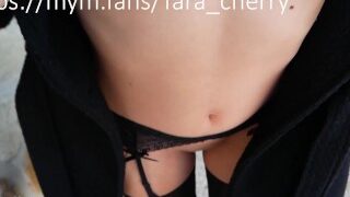 ma premiere exhibe sur une aire d’autoroute sans mes lunettes rouges (real public sex)